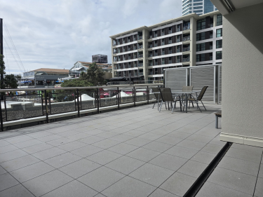 1p/99 Customs Street West
