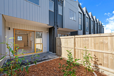 25 Tokarewa Close
