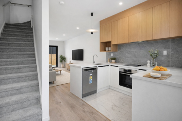 18 Tokarewa Close