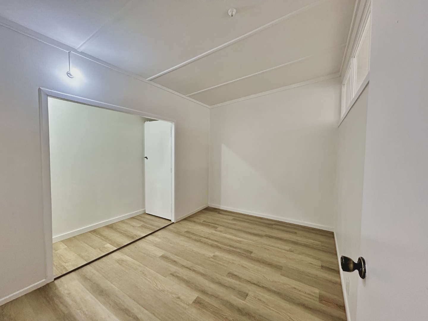 Prime location plus affordable rent! - photo 7
