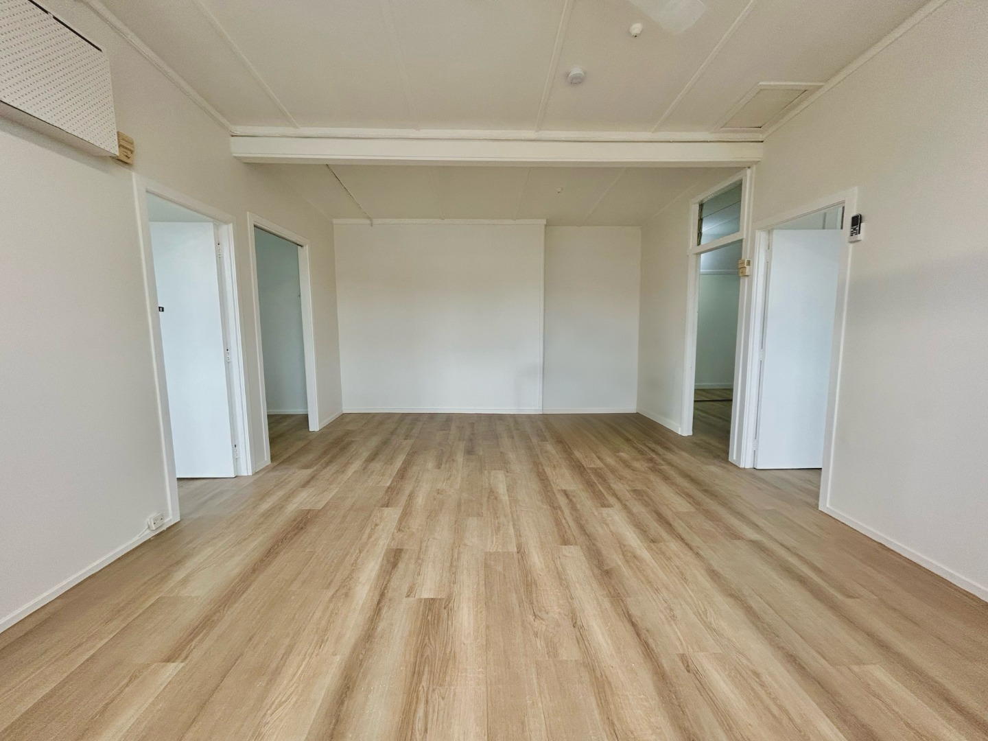 Prime location plus affordable rent! - photo 6