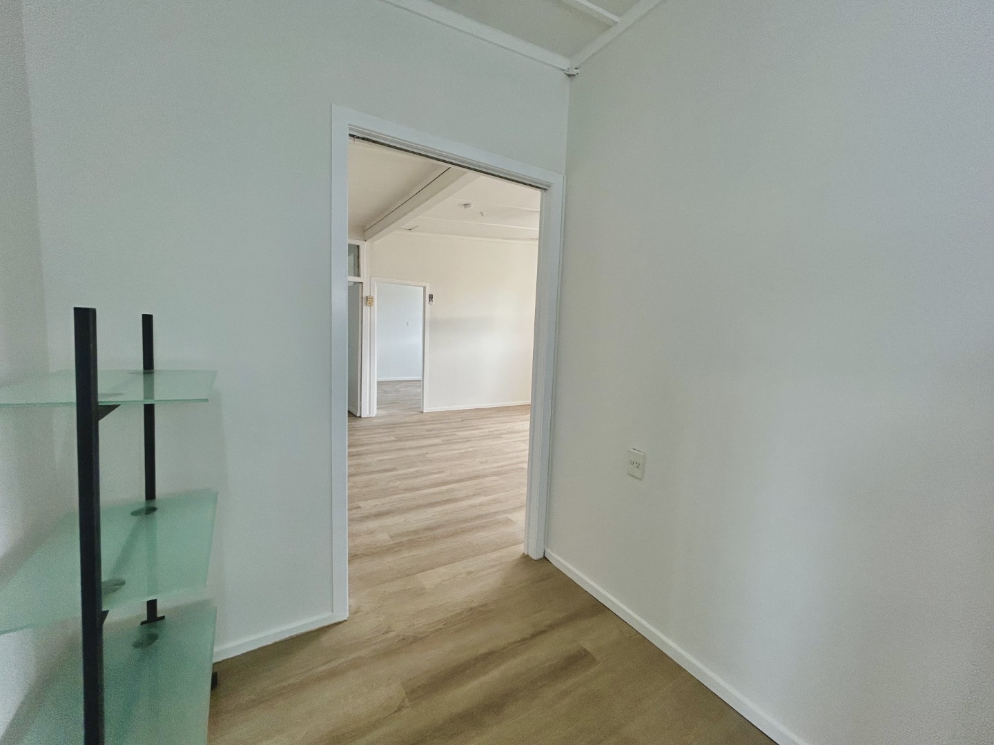 Prime location plus affordable rent! - photo 5