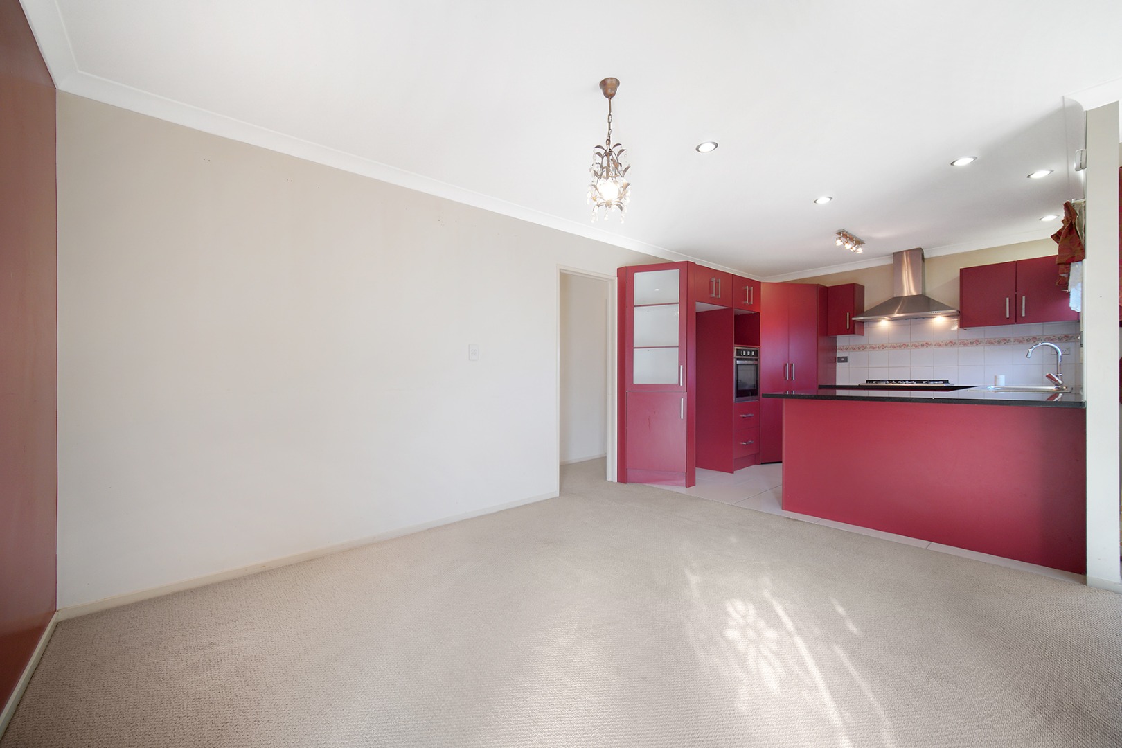 Elegant Family Living in the Heart of Blockhouse Bay - photo 5