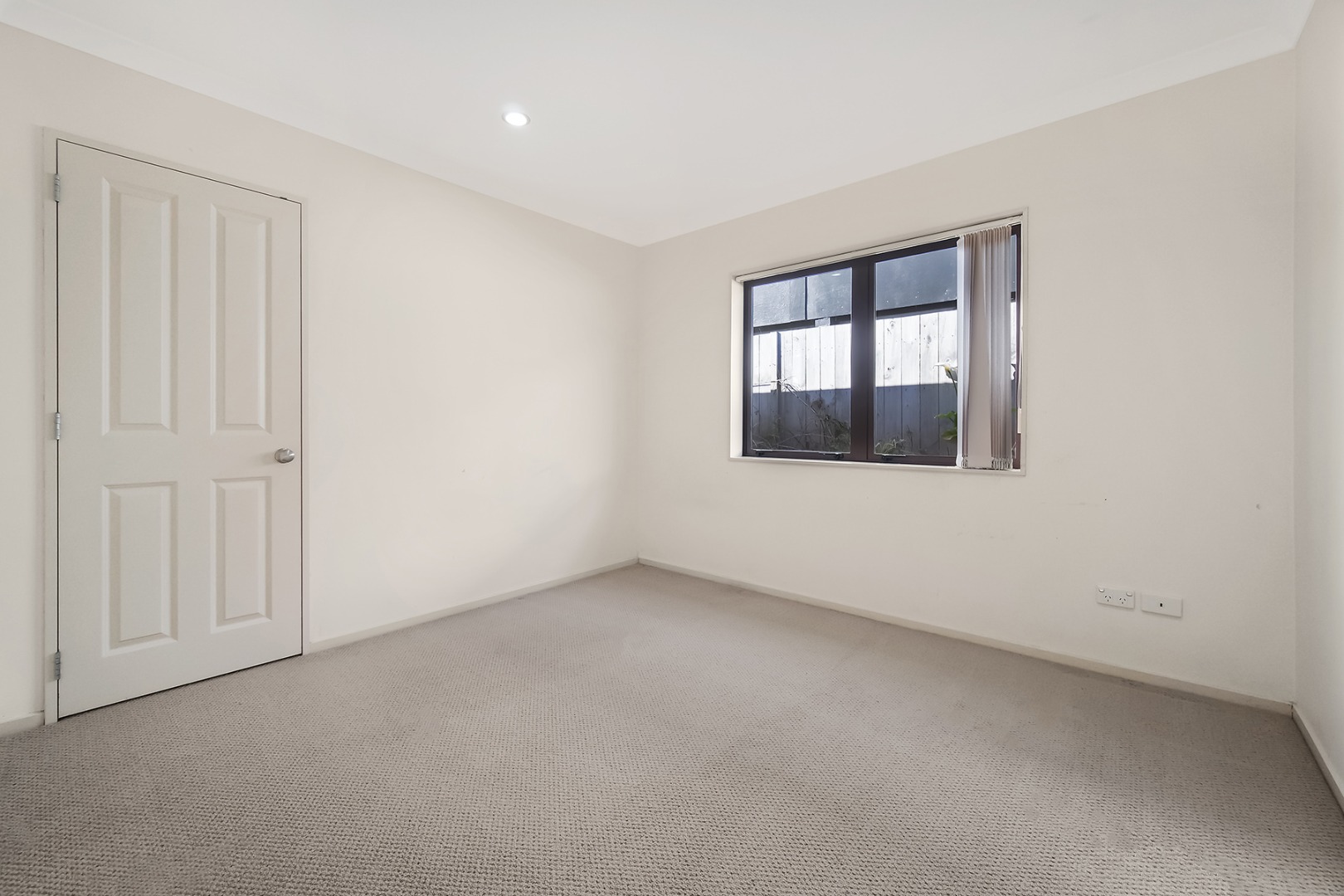 Elegant Family Living in the Heart of Blockhouse Bay - photo 6