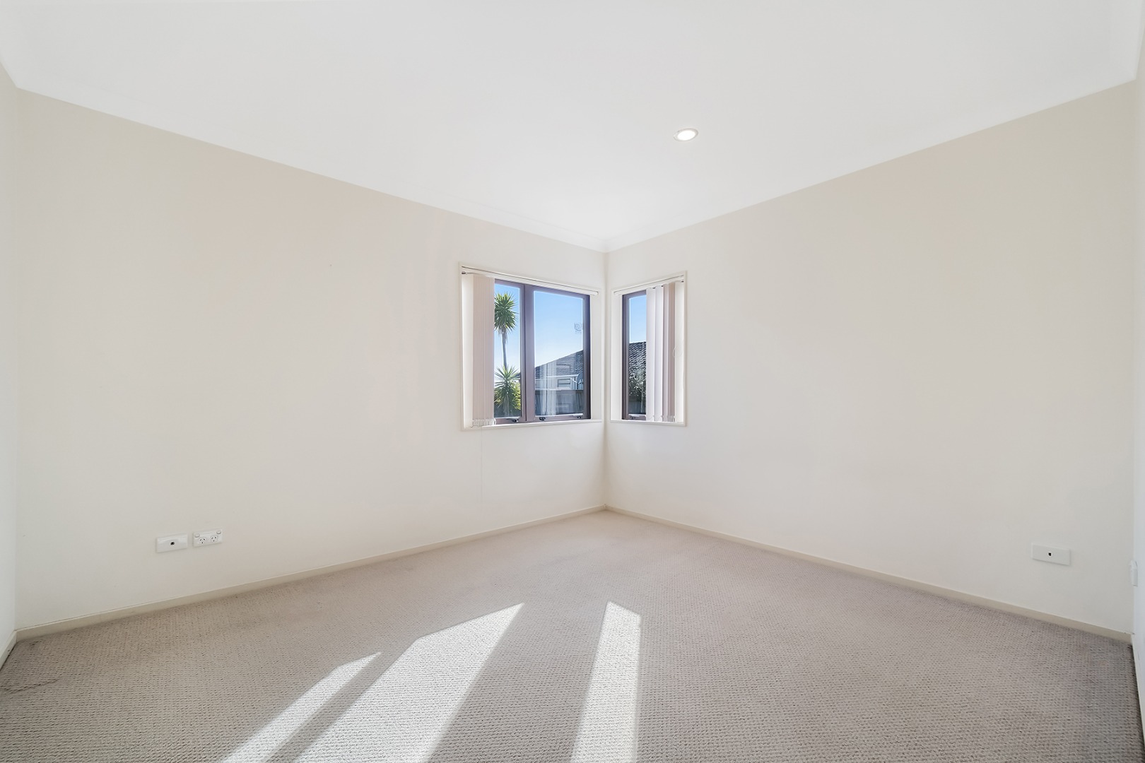 Elegant Family Living in the Heart of Blockhouse Bay - photo 7