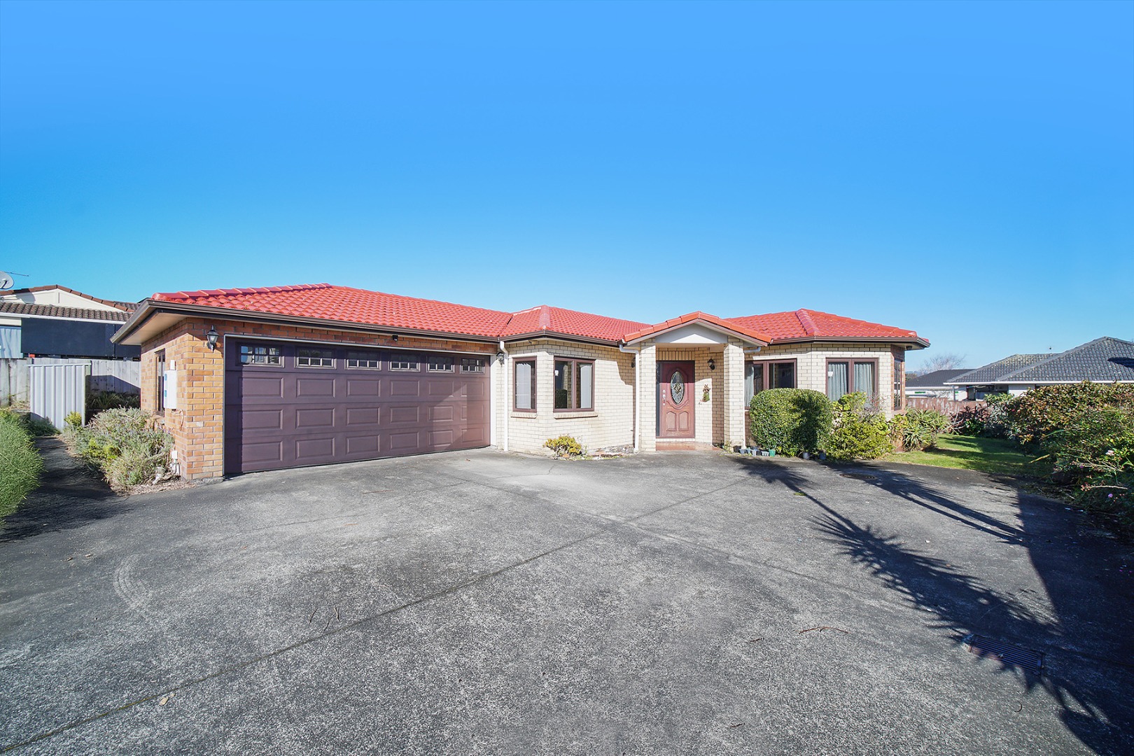 Elegant Family Living in the Heart of Blockhouse Bay - photo 1