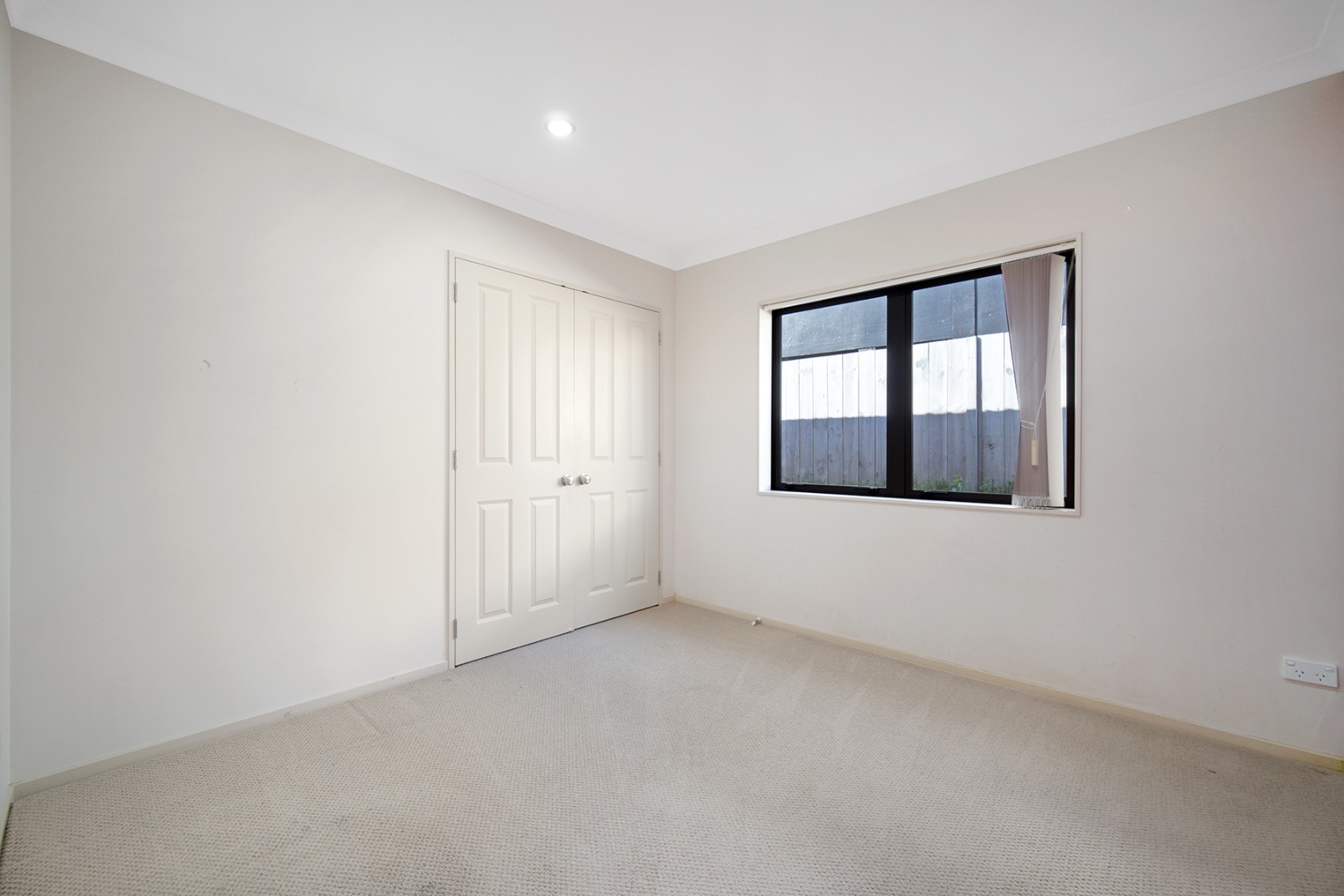 Elegant Family Living in the Heart of Blockhouse Bay - photo 9