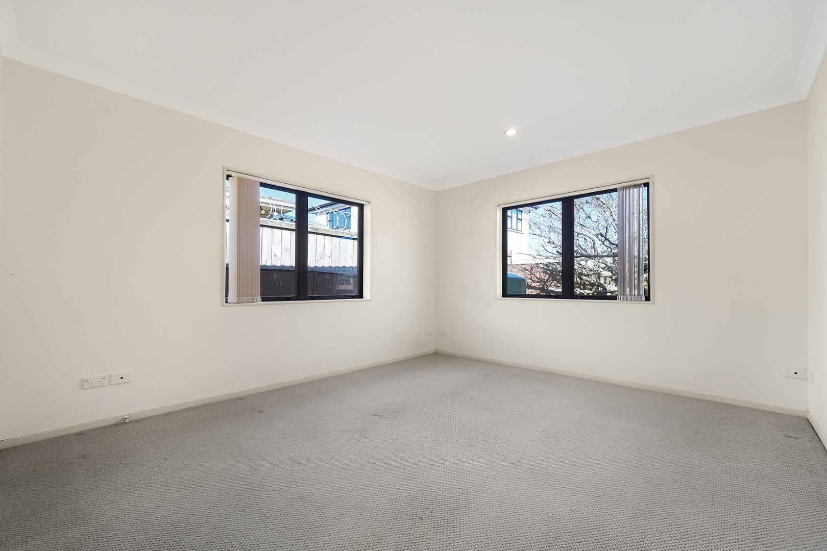 Elegant Family Living in the Heart of Blockhouse Bay - photo 10