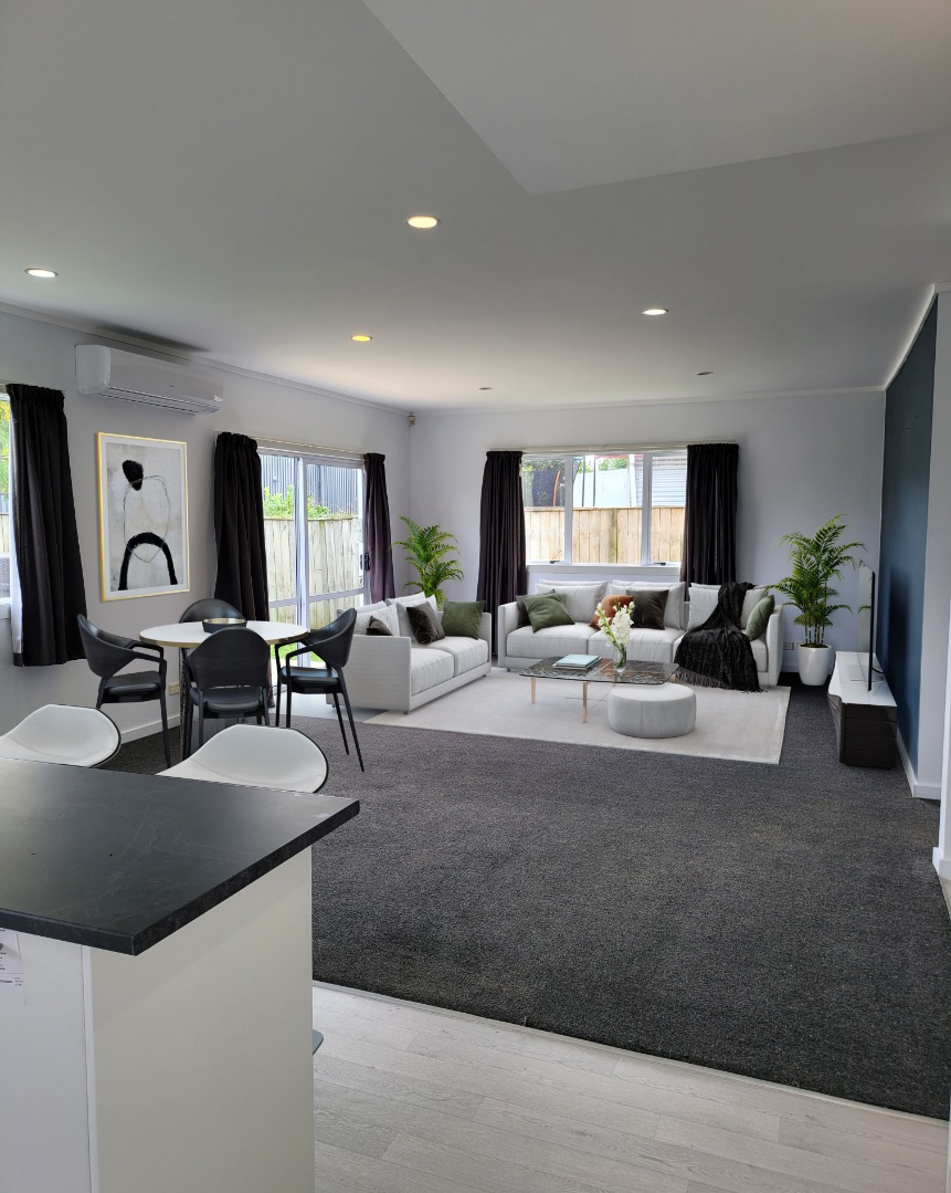 New Kitchen & Large Living with 4 dbl bedrooms 2 bathrooms 3 toilets - photo 2