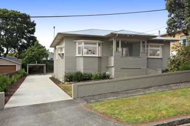 Large spacious bungalow in a great part of town