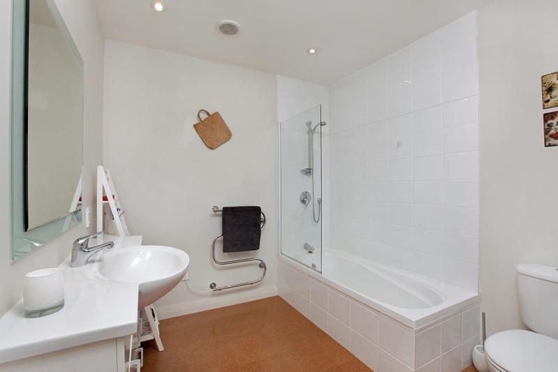 Large spacious bungalow in a great part of town - photo 11