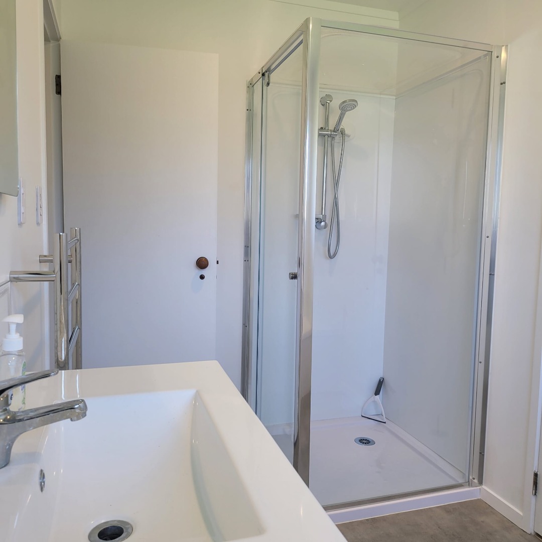 Bright, sunny, warm and dry this home is perfectly located in a fabulous part of Henderson - photo 8