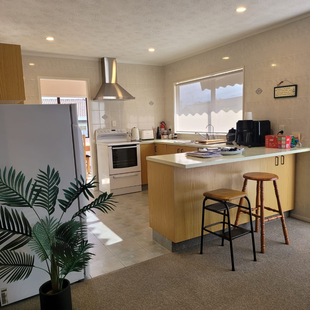 Bright, sunny, warm and dry this home is perfectly located in a fabulous part of Henderson - photo 4