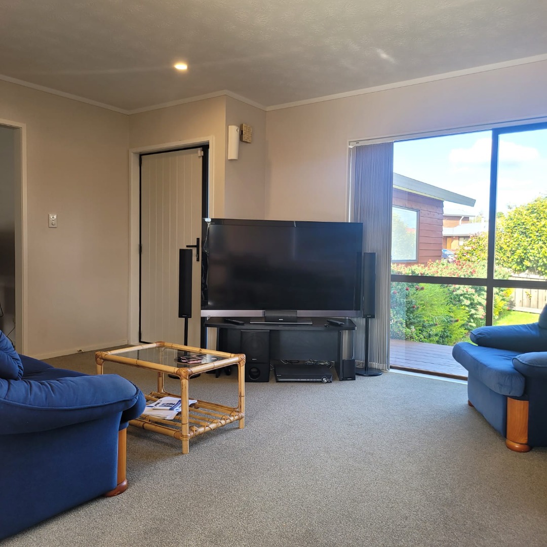 Bright, sunny, warm and dry this home is perfectly located in a fabulous part of Henderson