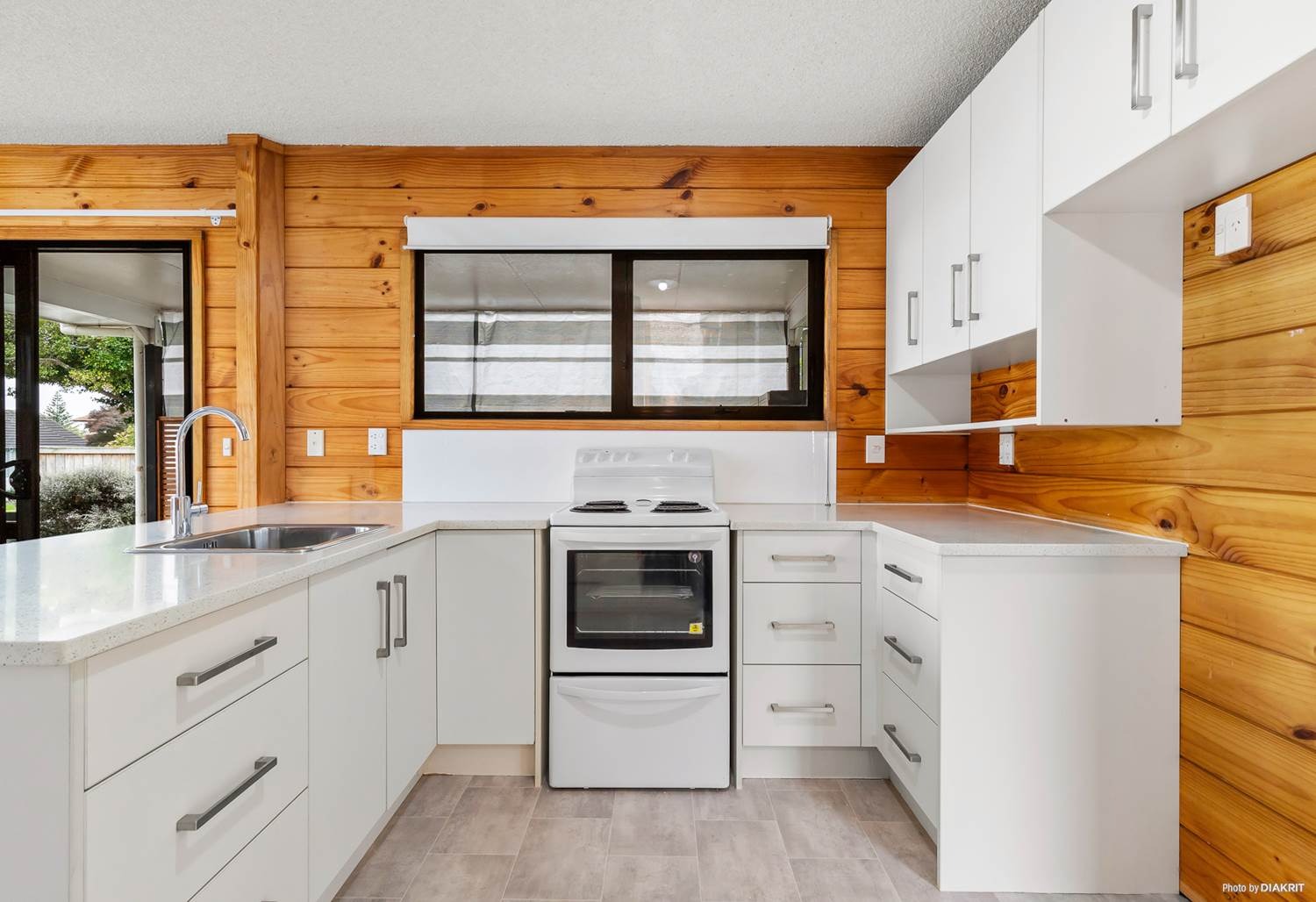Gorgeous sunny warm 2 bedroom home - photo 4