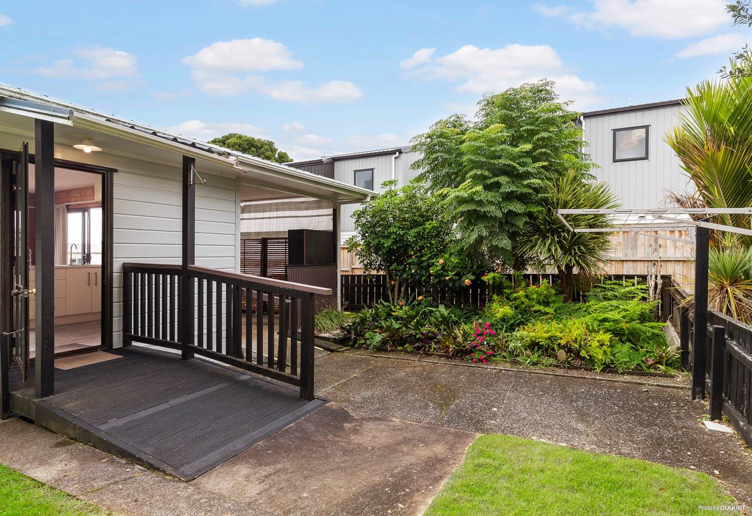 Gorgeous sunny warm 2 bedroom home - photo 11