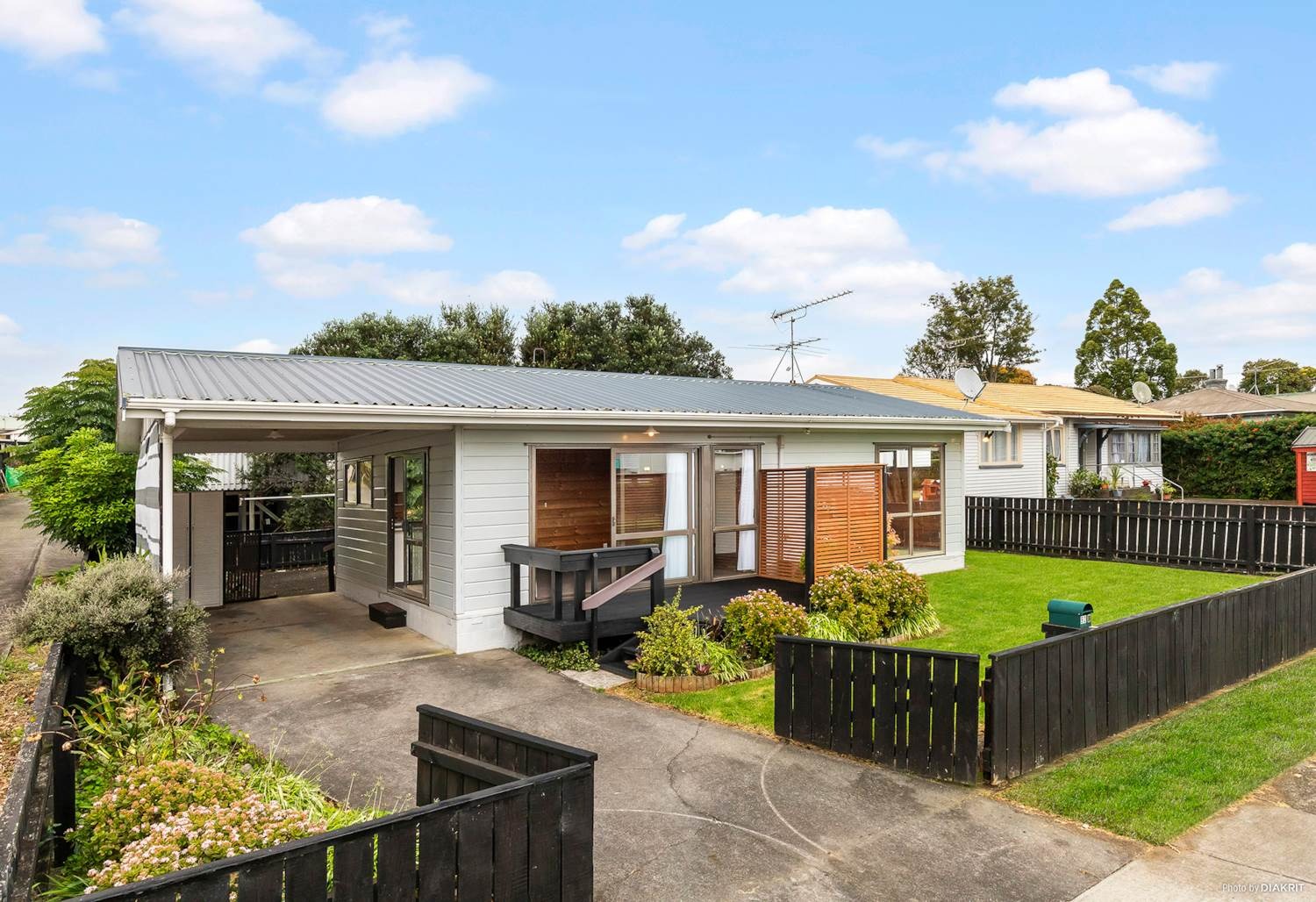 Gorgeous sunny warm 2 bedroom home - photo 9