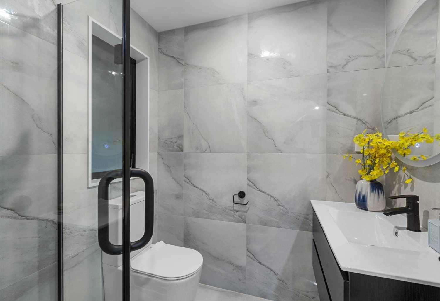Modern 4-Bedroom Family Home – Stylish, Spacious & Low Maintenance Living - photo 12