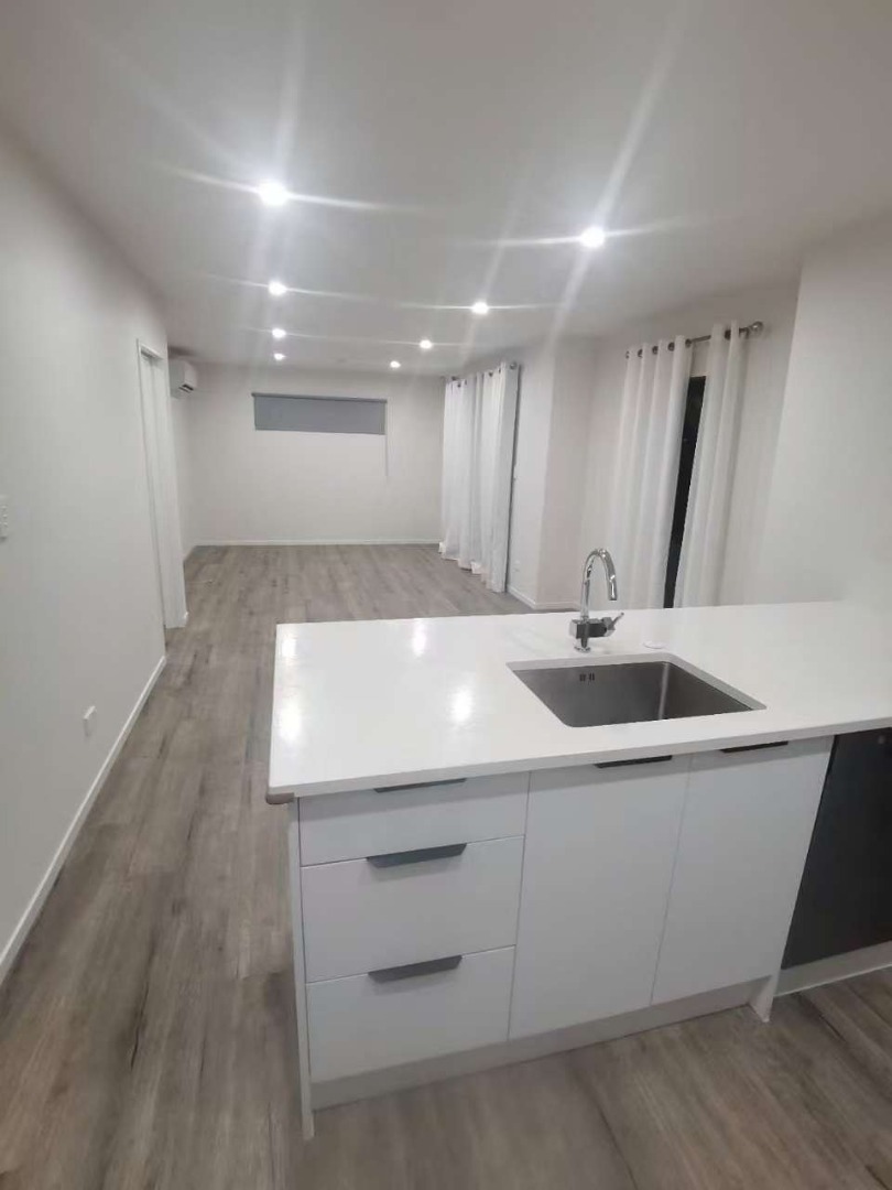 The beautiful new 4-bedroom home is located in the heart of Manurewa - photo 3