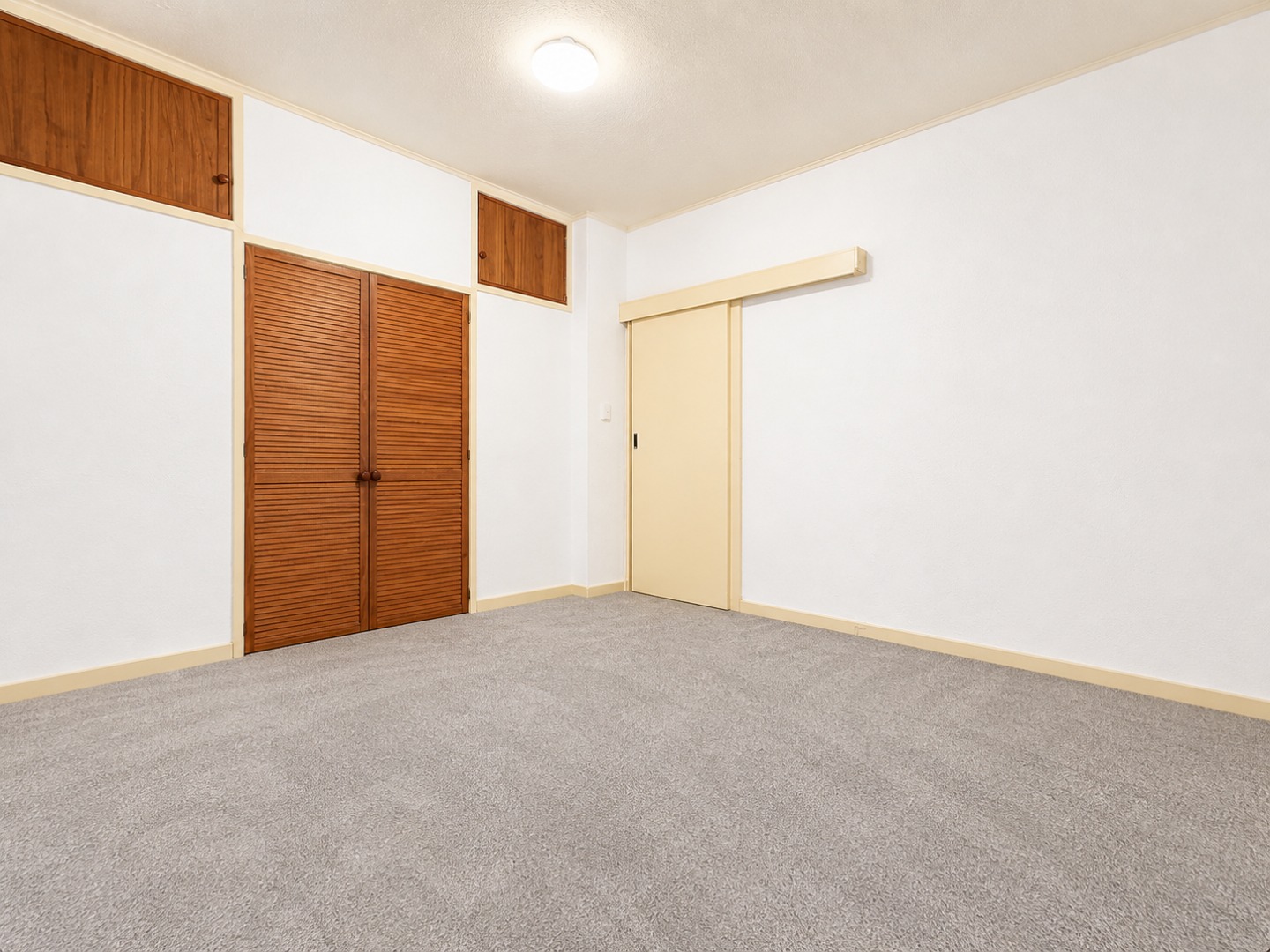 Loaction Location - photo 5
