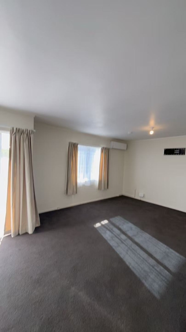 Freshly Refreshed Family Home – Ready to Move In! - photo 4