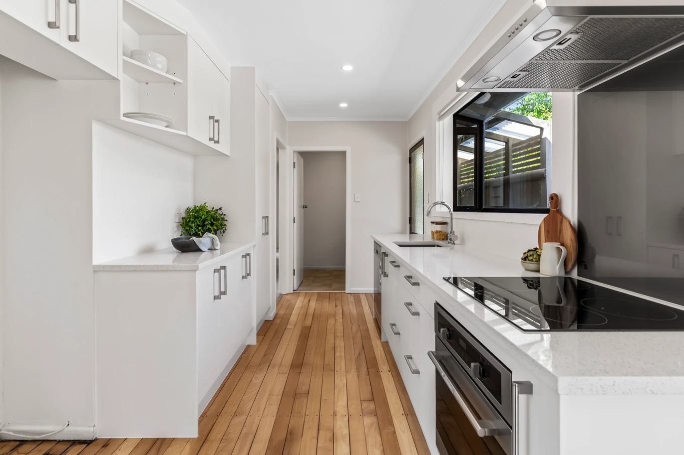 Low-maintenance section for easy living - photo 2