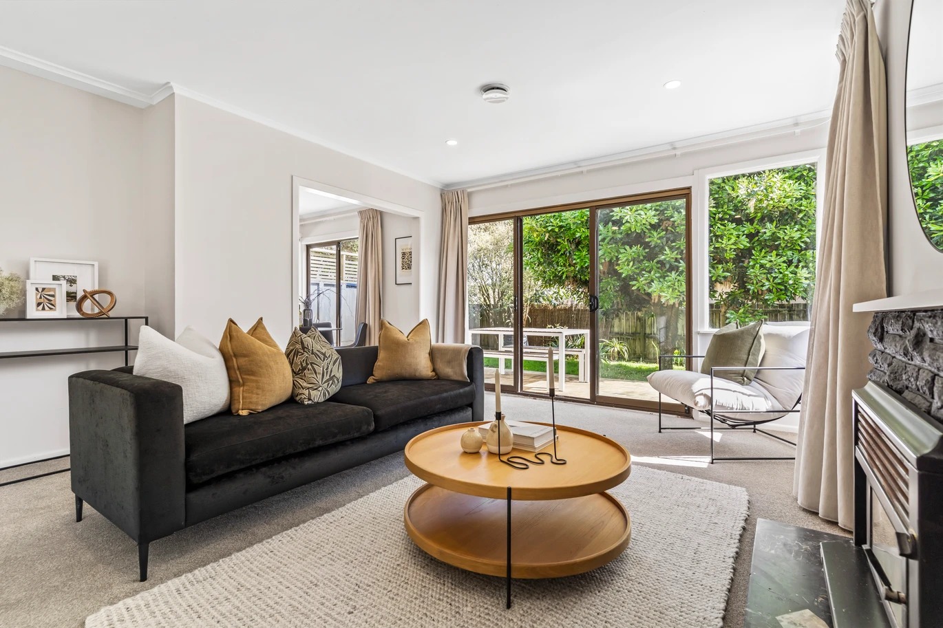 Low-maintenance section for easy living - photo 6