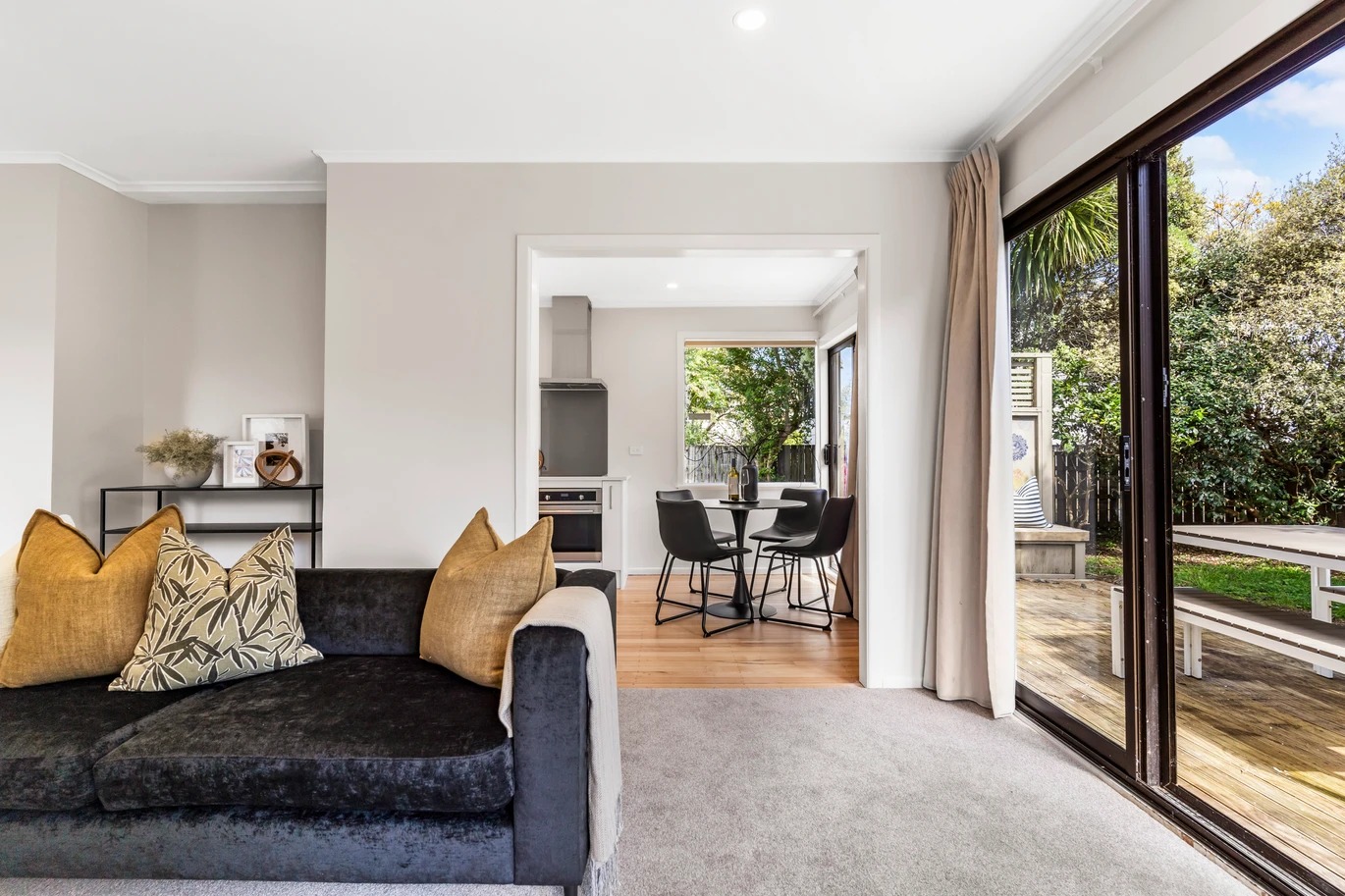 Low-maintenance section for easy living - photo 7