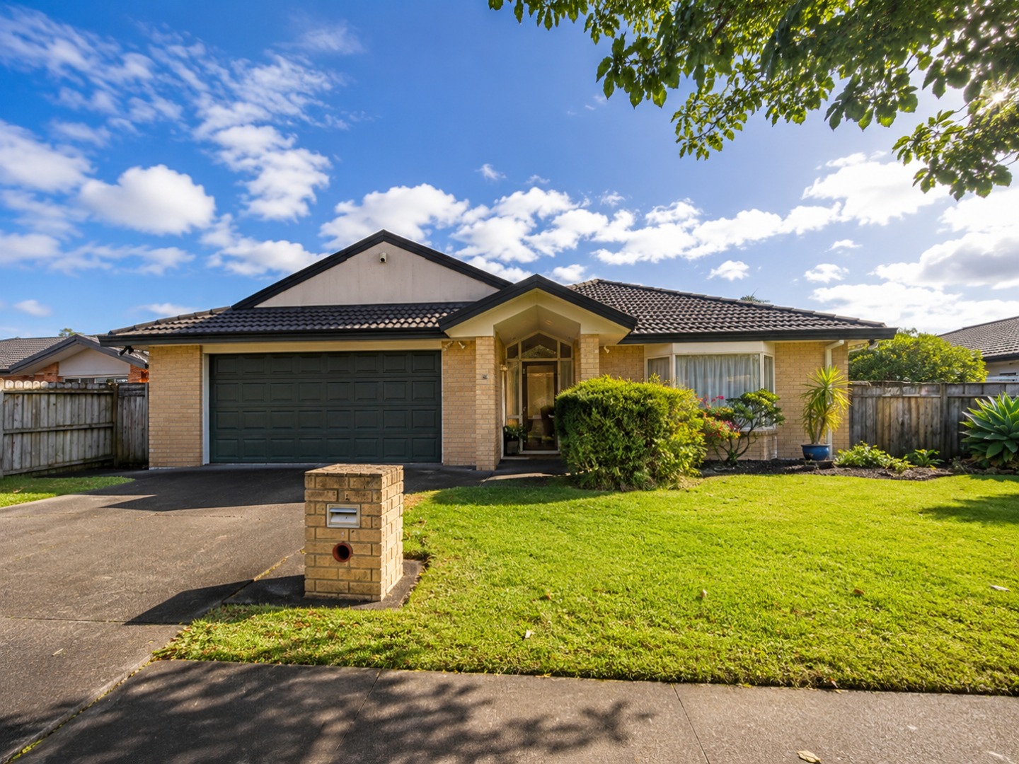 A fantastic opportunity to secure a quality family home in one of East Auckland - photo 1