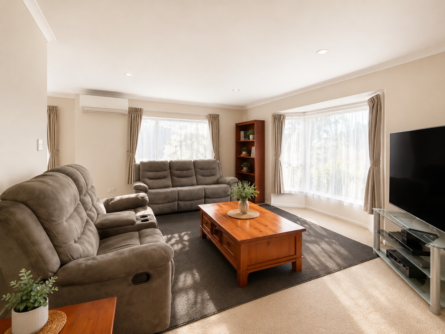A fantastic opportunity to secure a quality family home in one of East Auckland - photo 5