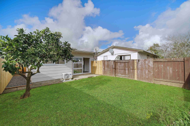 Charming 2-Bedroom Home for Lease in Weymouth