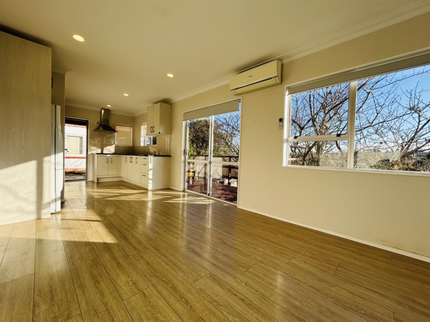 Sunny & Secure Family Home in the Heart of Sunnynook - photo 4