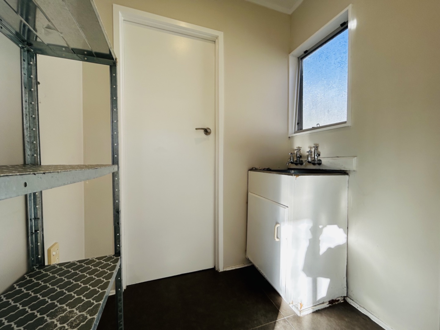 Sunny & Secure Family Home in the Heart of Sunnynook - photo 7
