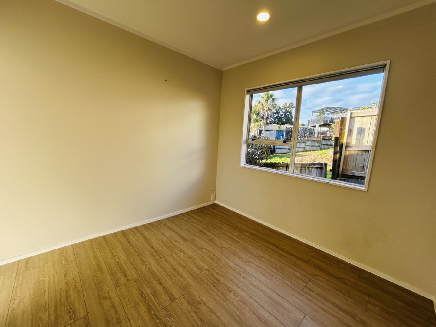 Sunny & Secure Family Home in the Heart of Sunnynook - photo 9