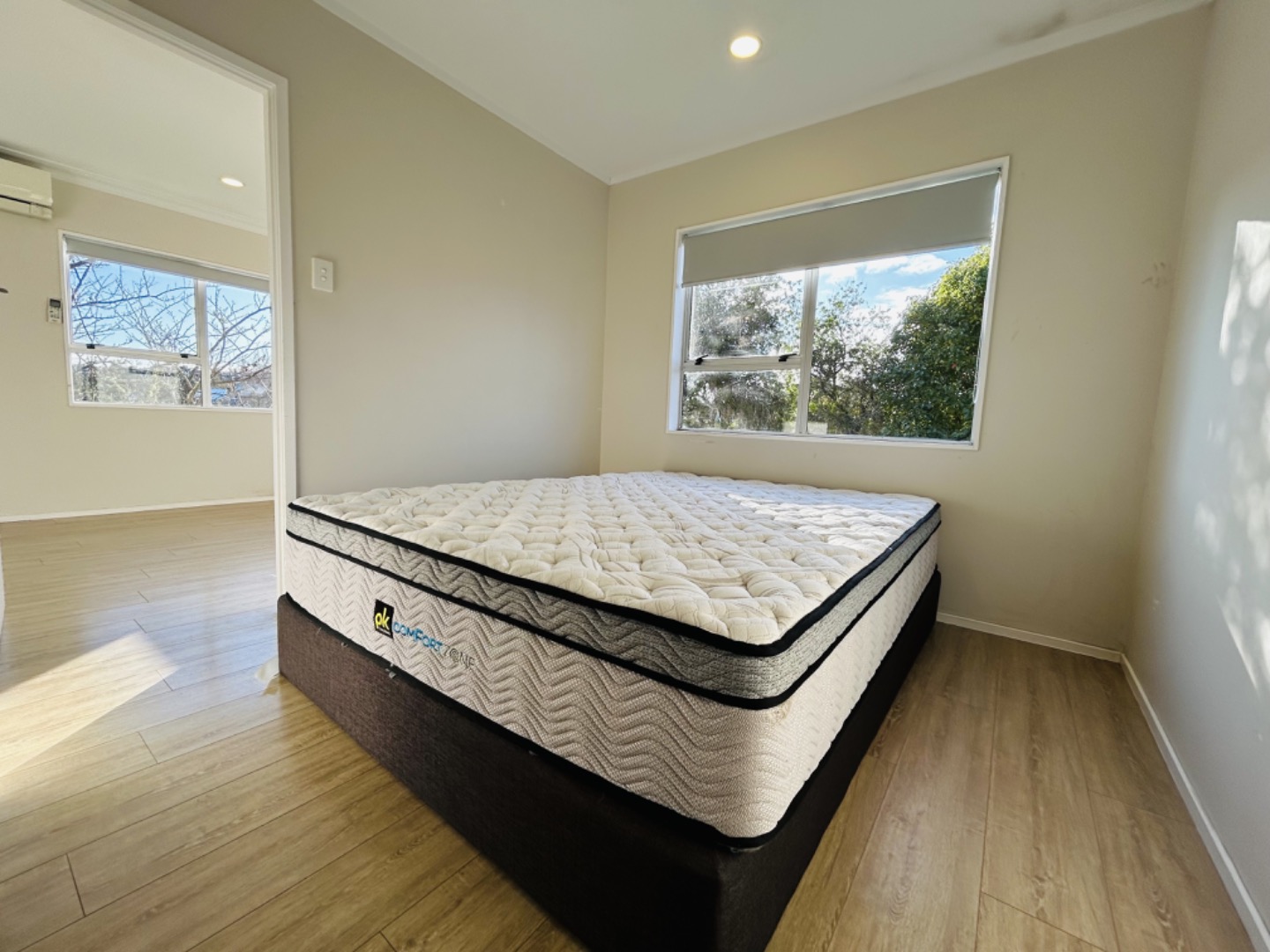 Sunny & Secure Family Home in the Heart of Sunnynook - photo 10