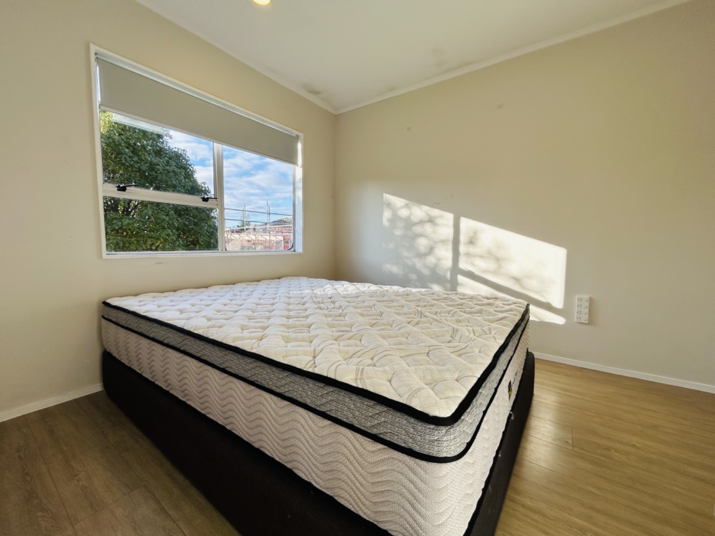 Sunny & Secure Family Home in the Heart of Sunnynook - photo 11