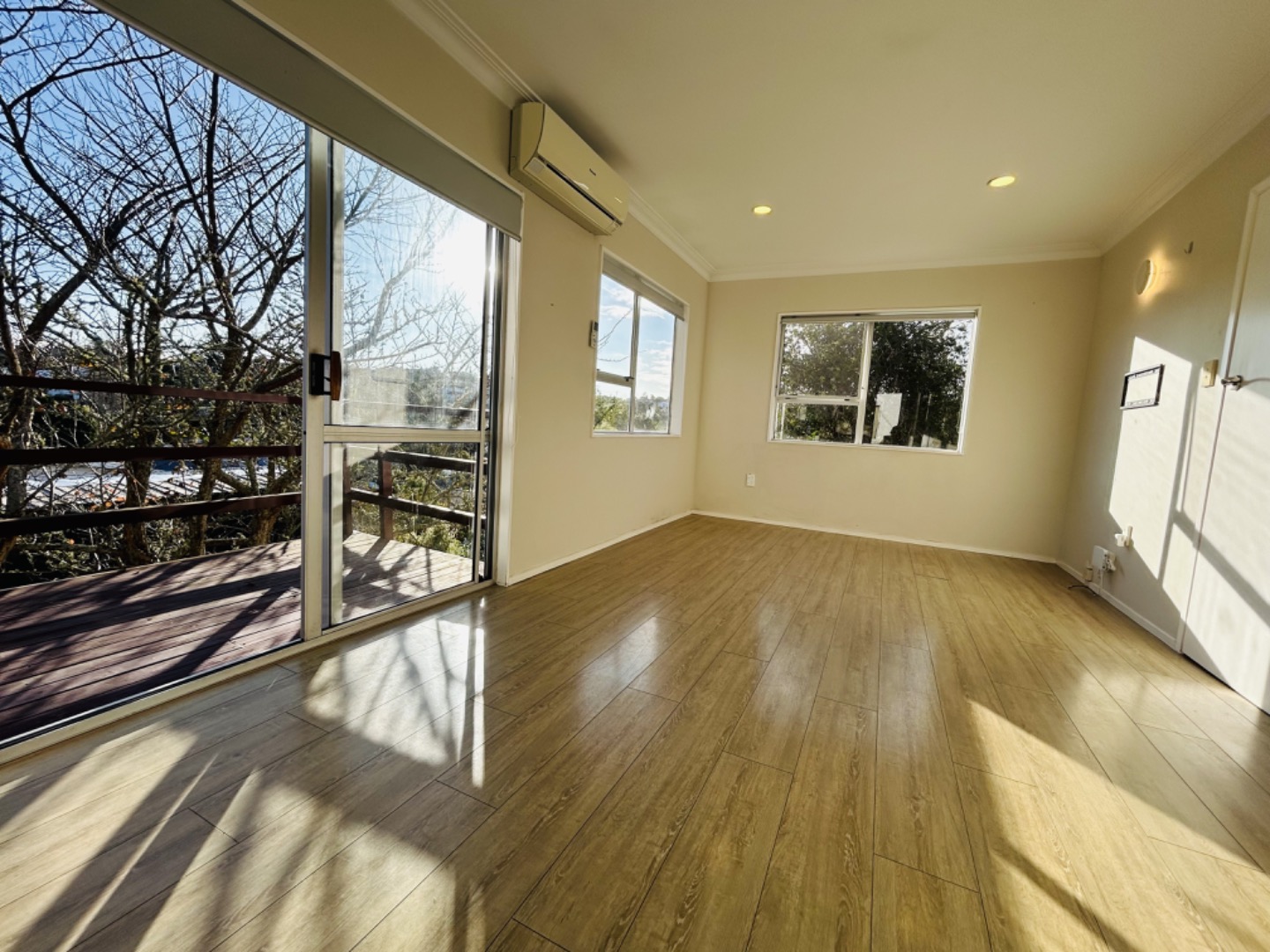 Sunny & Secure Family Home in the Heart of Sunnynook - photo 5