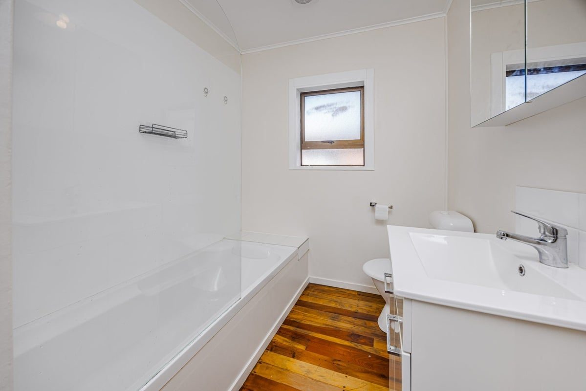 Sunny, Freshly Refreshed & Conveniently Located - photo 6