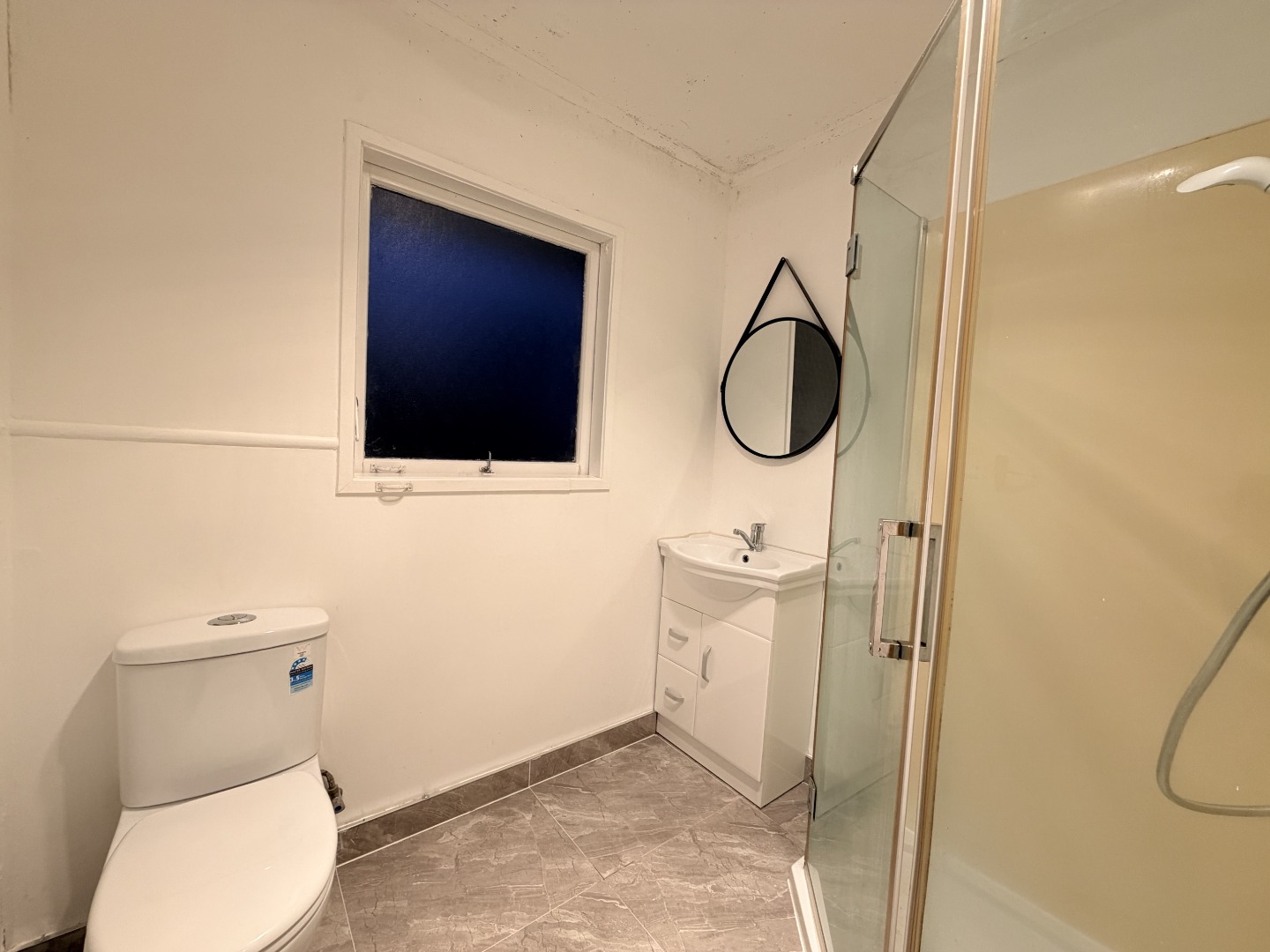 Sunny and Exceptionally Convenient Living in the Heart of Mt Eden - photo 6