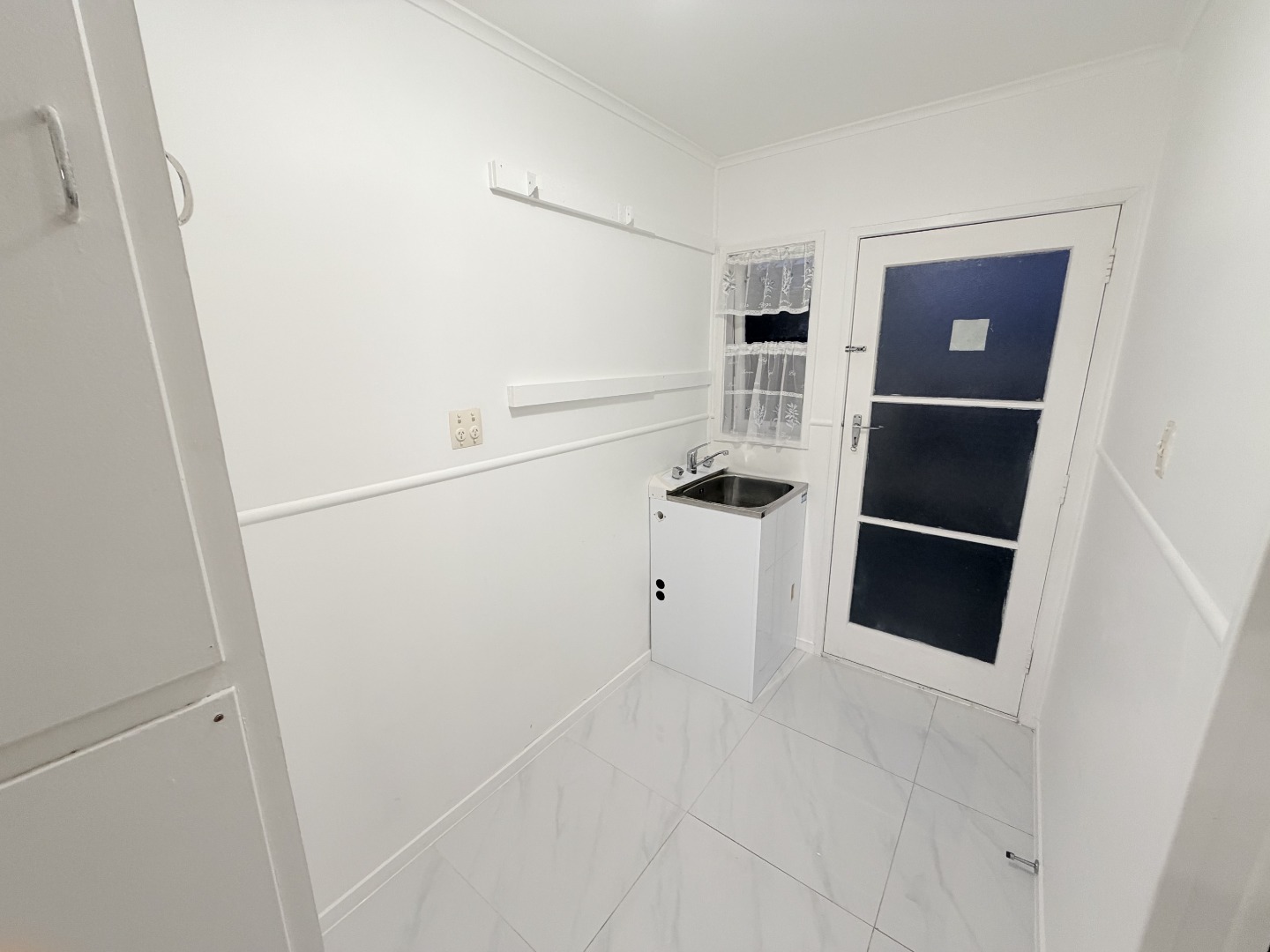 Sunny and Exceptionally Convenient Living in the Heart of Mt Eden - photo 7