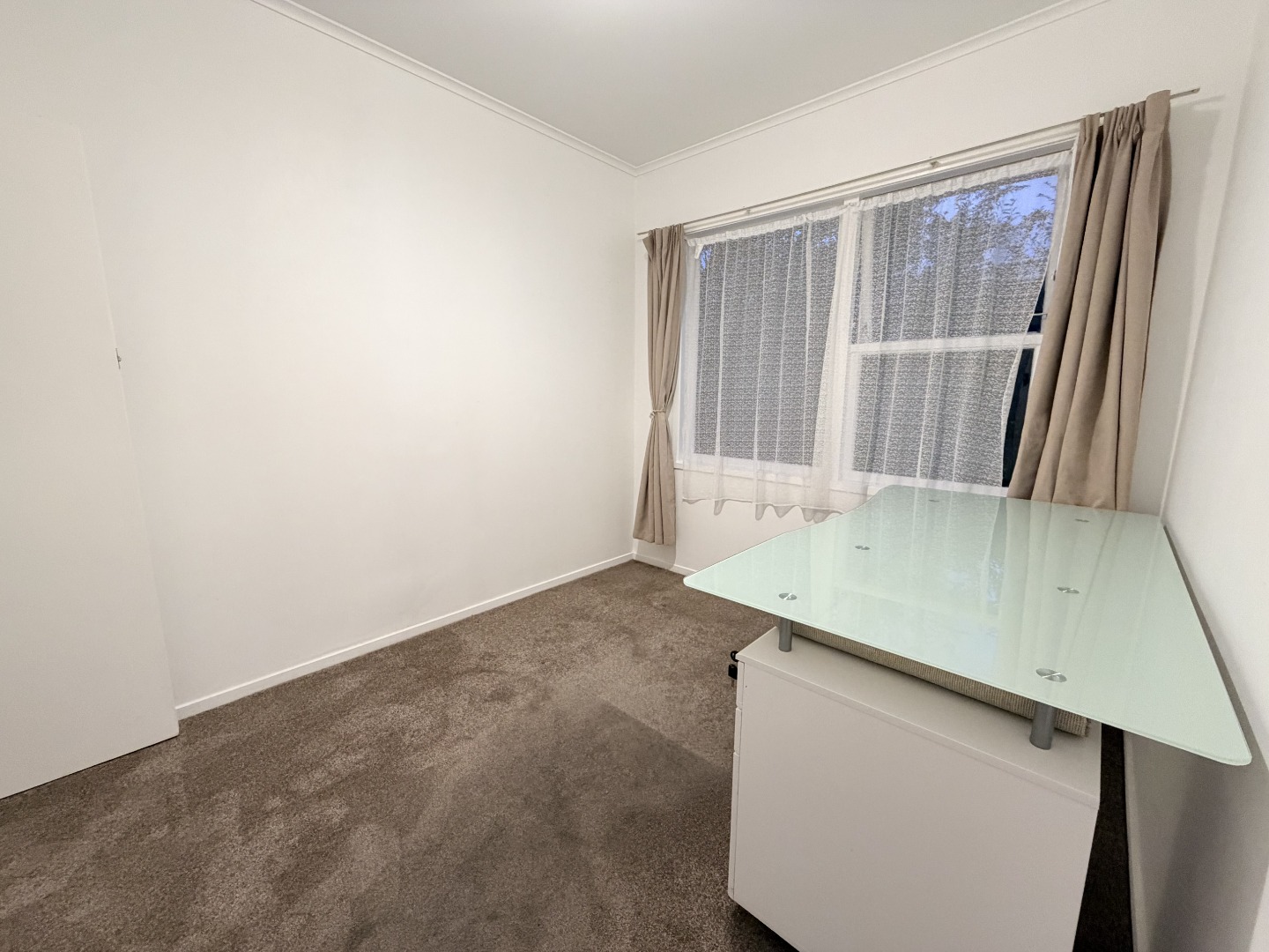 Sunny and Exceptionally Convenient Living in the Heart of Mt Eden - photo 5