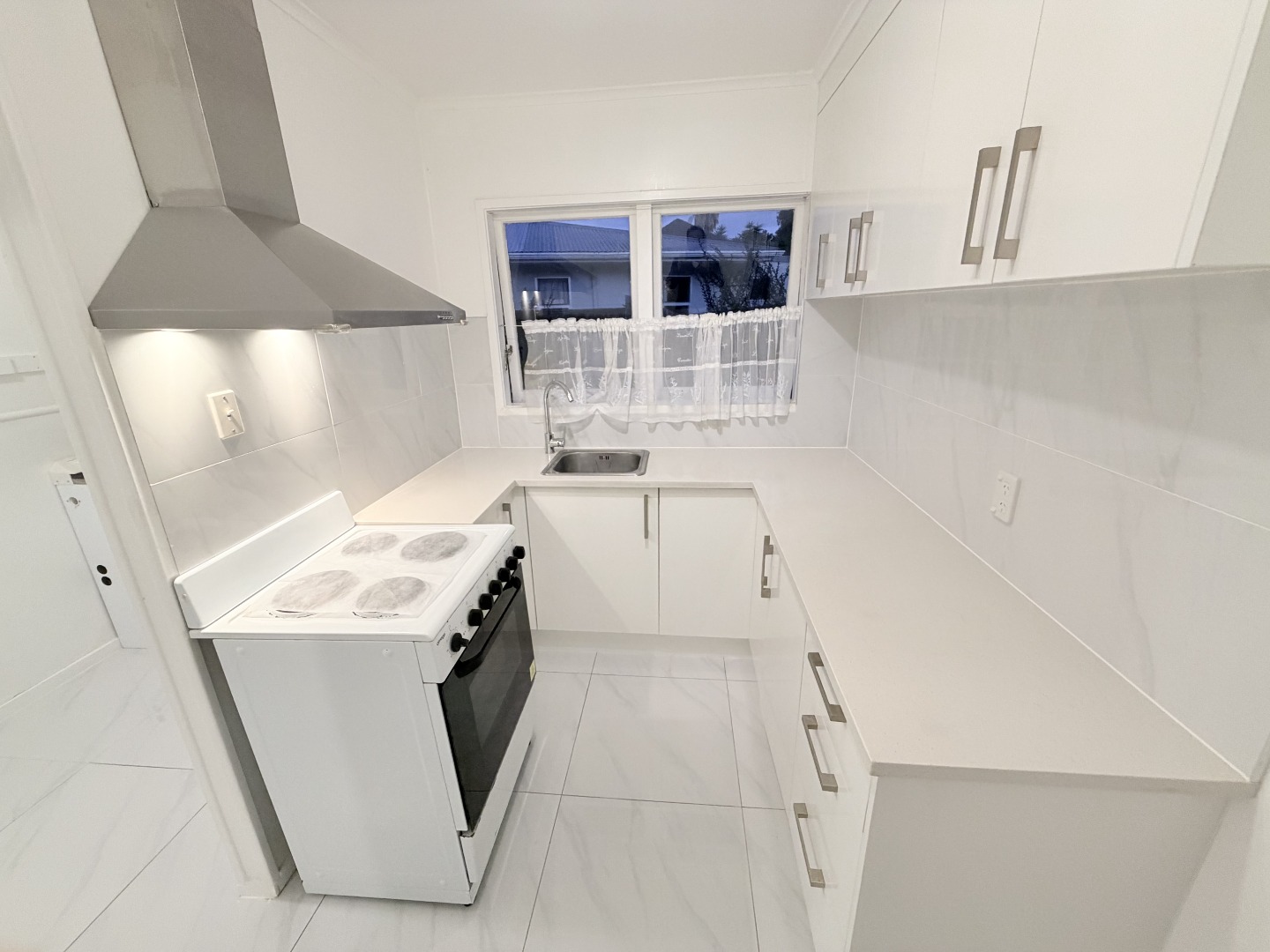 Sunny and Exceptionally Convenient Living in the Heart of Mt Eden