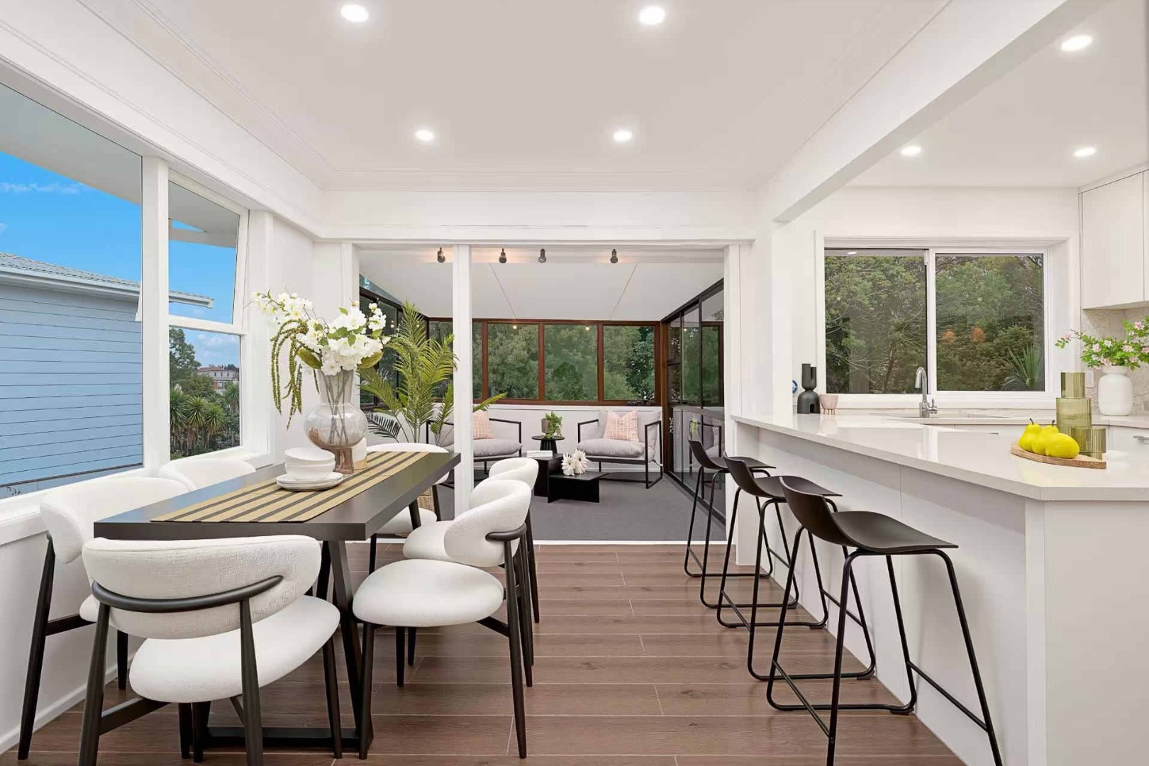 Suitable for Families or Professionals seeking quality and space in a prime location. - photo 6