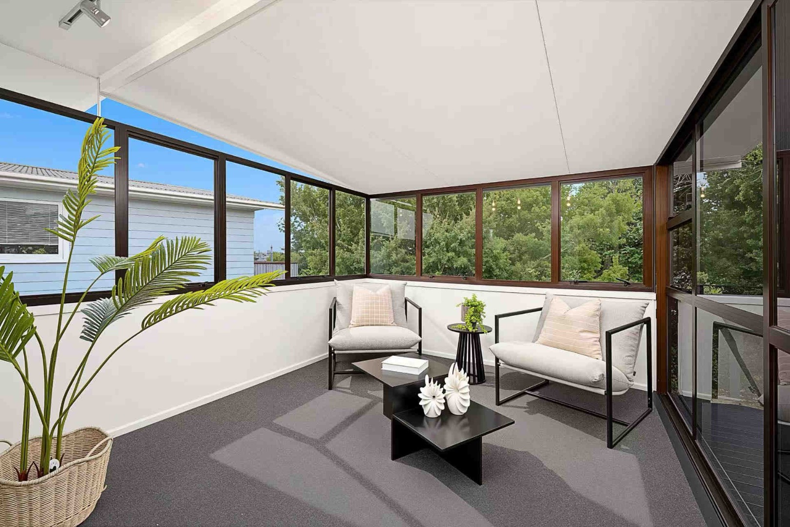 Suitable for Families or Professionals seeking quality and space in a prime location. - photo 9