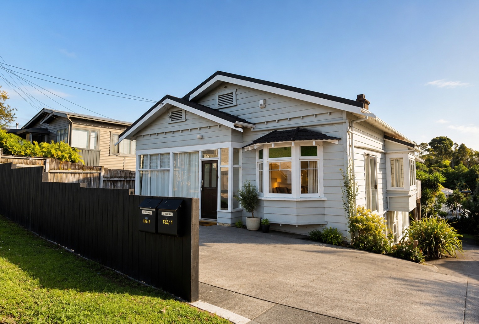 Freshly Renovated Character Home in the Heart of Western Springs - photo 2