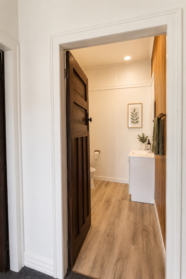 Freshly Renovated Character Home in the Heart of Western Springs - photo 14