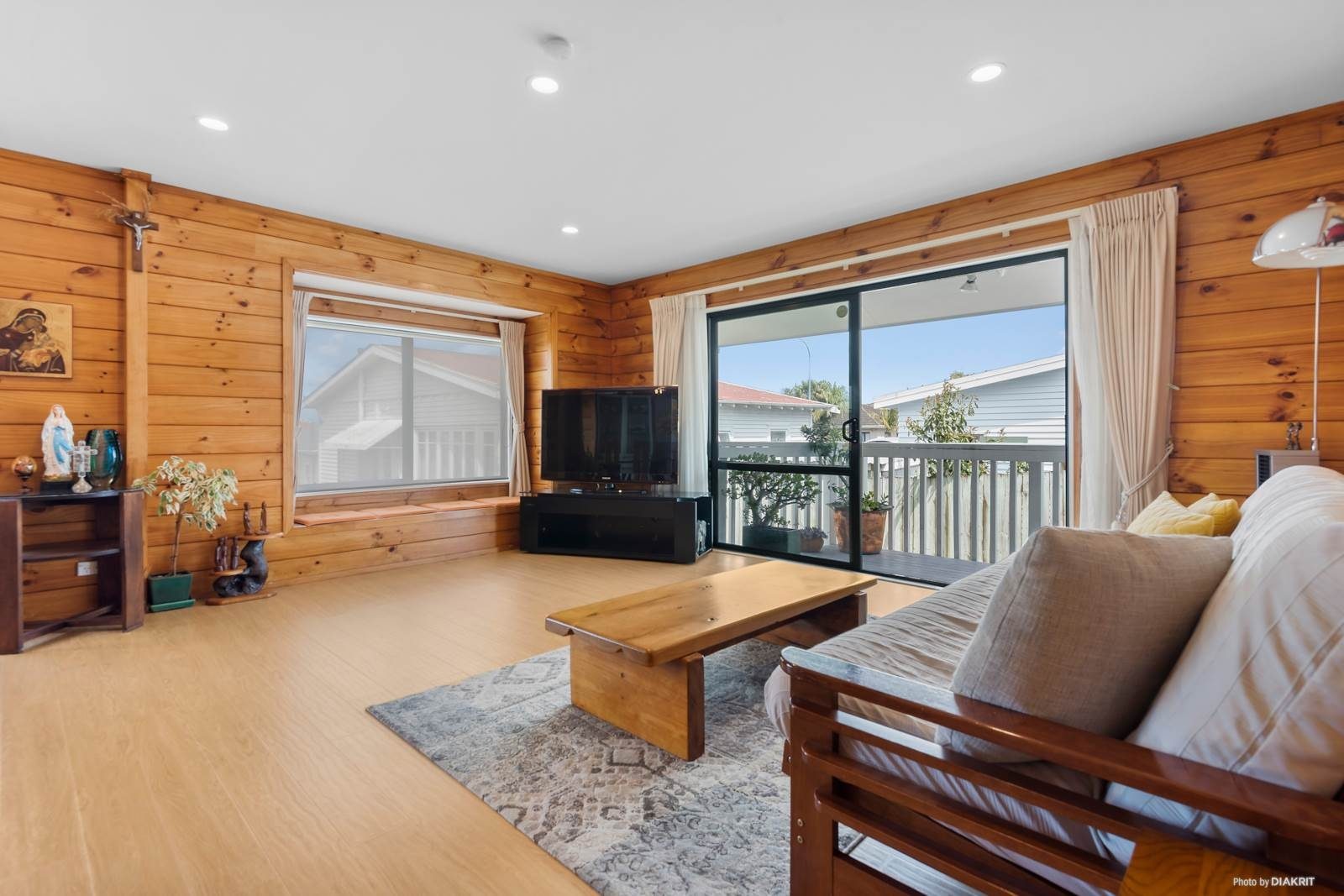 Situated on a gently elevated, single-level site in the heart of Mount Roskill
