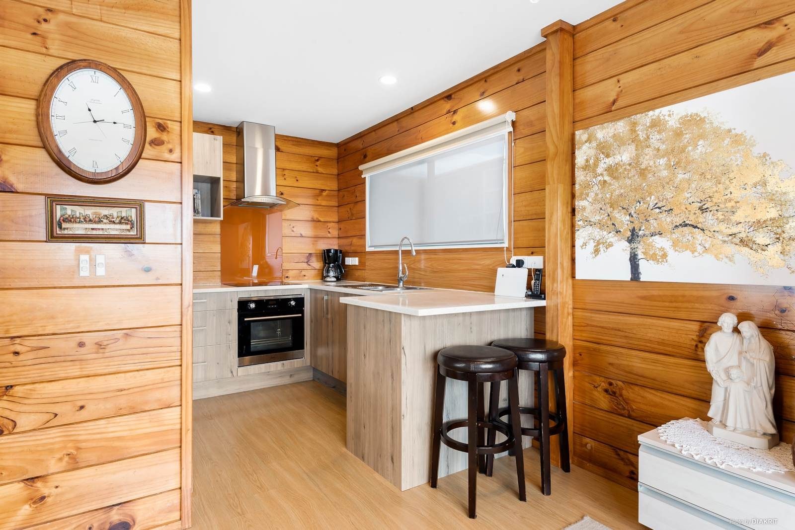 Situated on a gently elevated, single-level site in the heart of Mount Roskill - photo 6