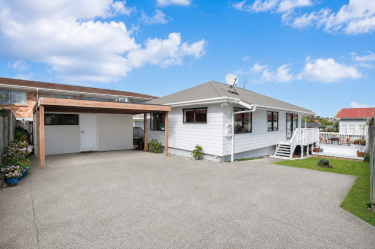 Situated on a gently elevated, single-level site in the heart of Mount Roskill