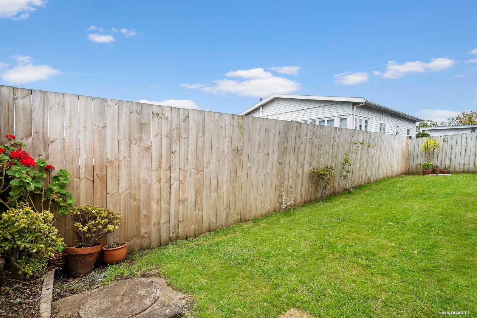 Situated on a gently elevated, single-level site in the heart of Mount Roskill - photo 15